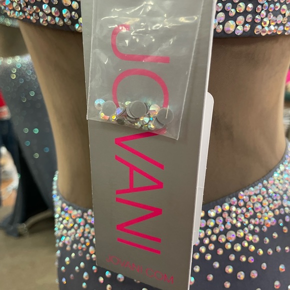 Wow $275 WOW Stunning Formal Gown by JOVANI Grey Size 6 LAST REDUCTION NEED SALE - Picture 9 of 14